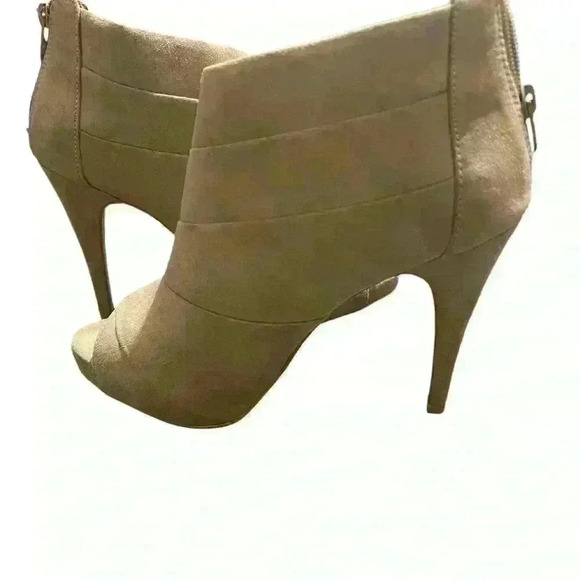 🟣Fergalicous by Fergie Peep Toe Boots 9.5 - Picture 4 of 10